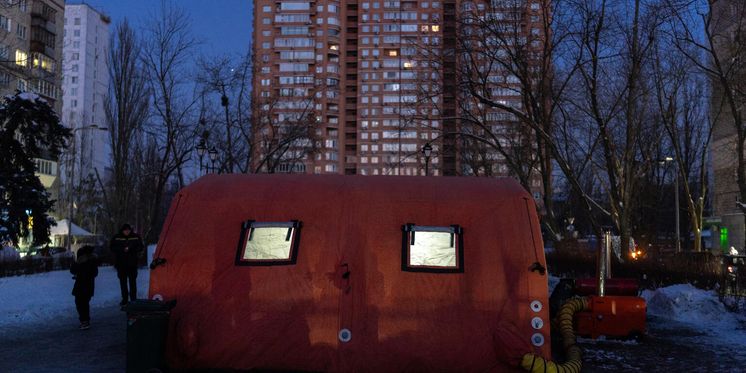 Wärmezelt in der Ukraine